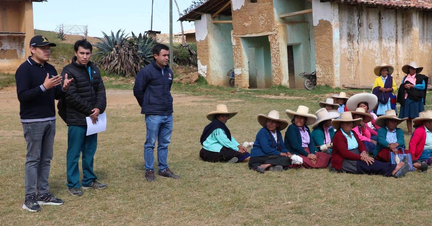 Concurso de hilanderas en Colcabamba