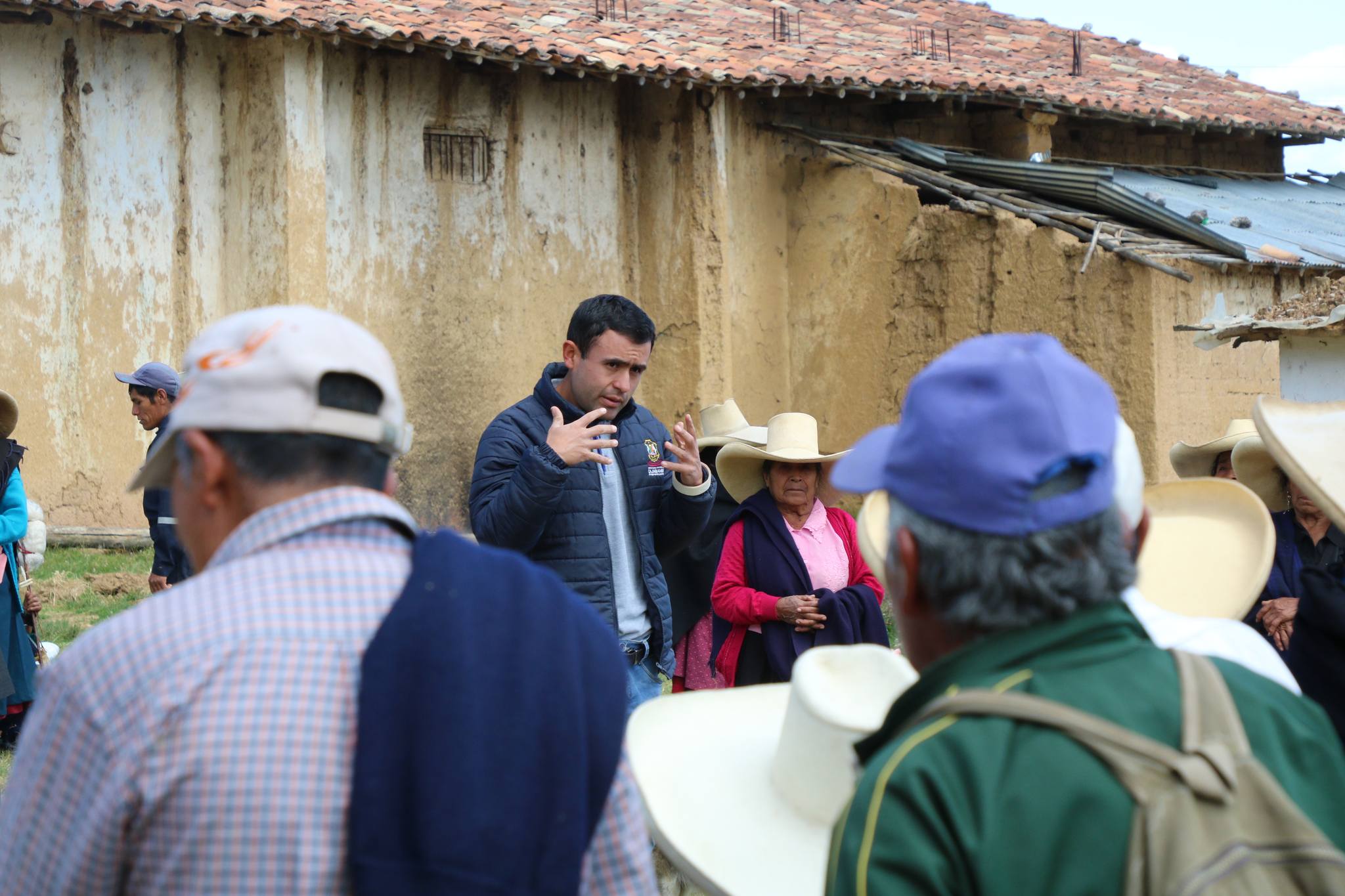 Concurso de hilanderas en Colcabamba
