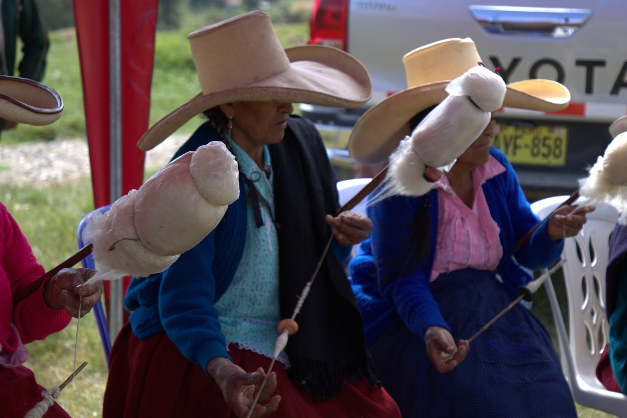 Concurso de hilanderas en Colcabamba