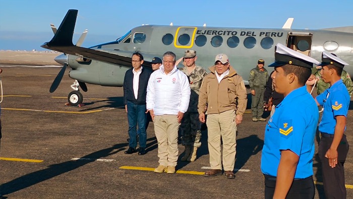 Fuerzas Armadas trasladan ayuda humanitaria para atender a afectados por sismo en Arequipa
