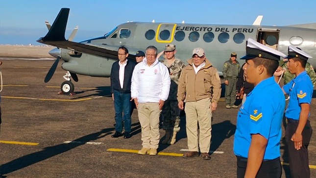 Fuerzas Armadas trasladan ayuda humanitaria para atender a afectados por sismo en Arequipa