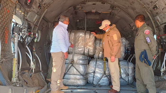 Fuerzas Armadas trasladan ayuda humanitaria para atender a afectados por sismo en Arequipa