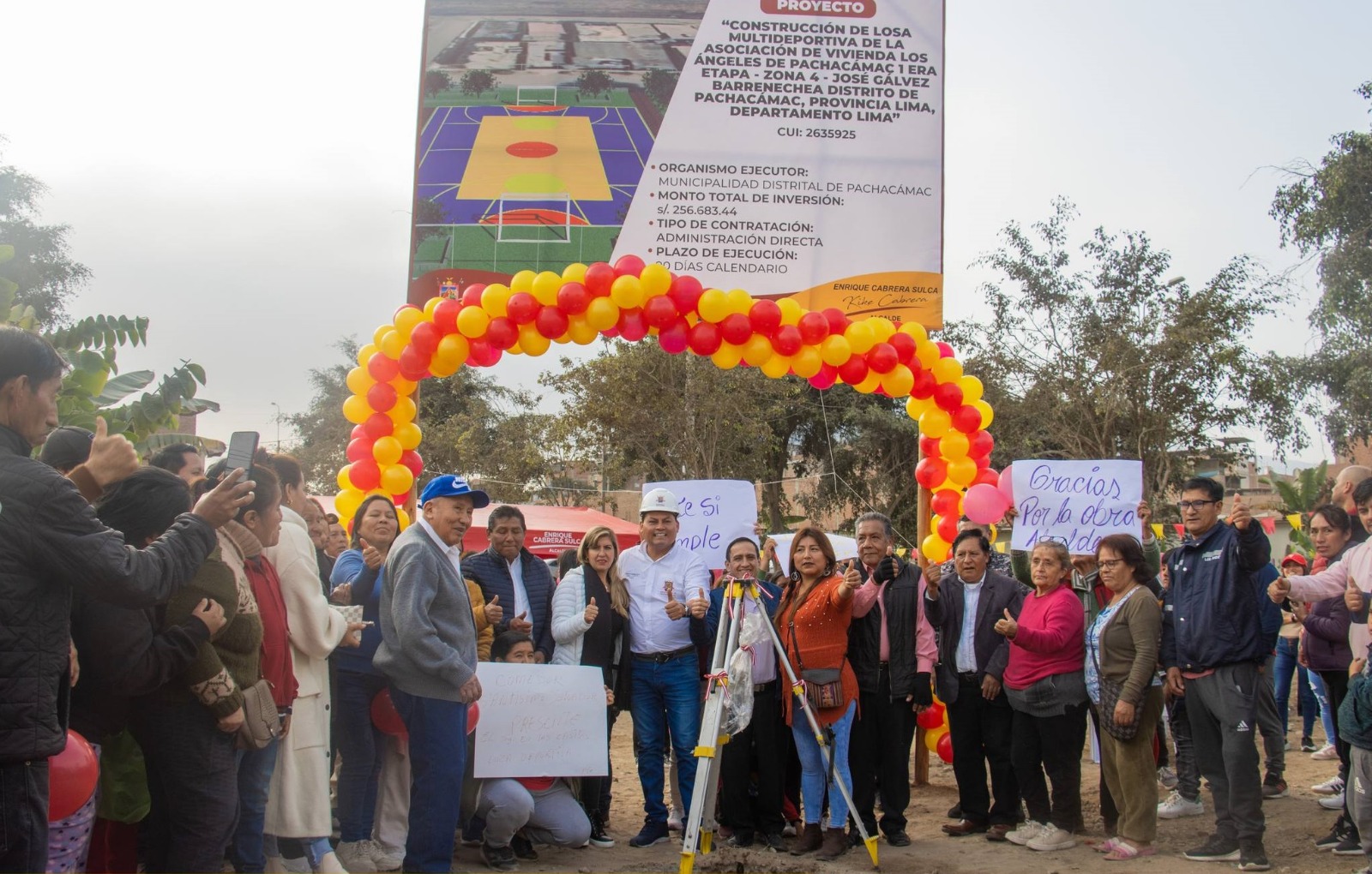 Primera piedra de la losa multideportiva