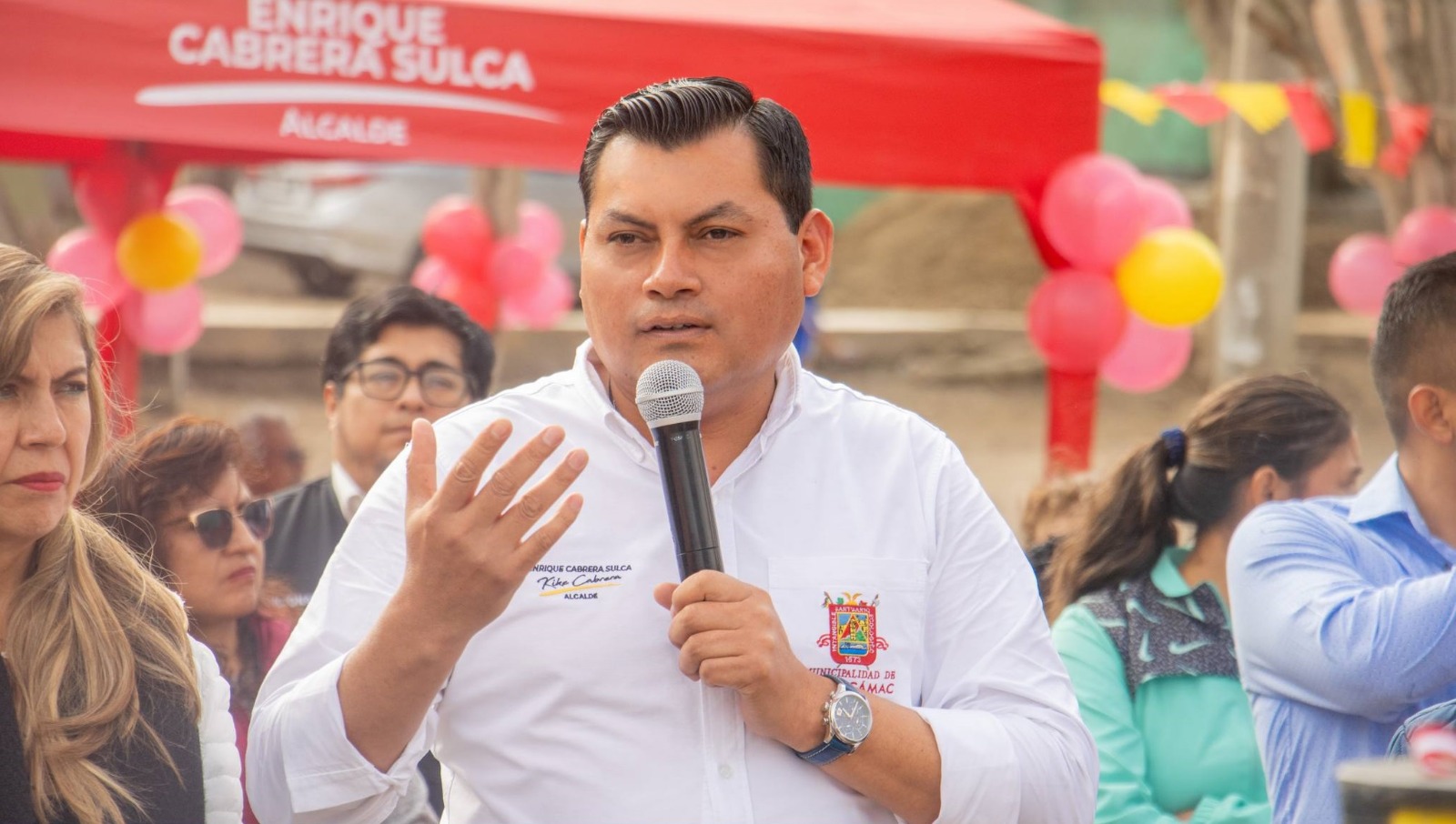 Primera piedra de la losa multideportiva