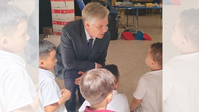 Embajada y comunidad peruana realizan donación a escuela República del Perú de Costa Rica