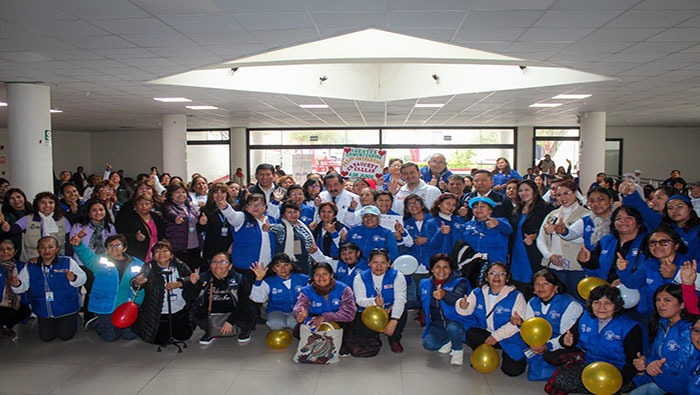 Director de DIRESA Callao y Agentes Comunitarios de Salud.