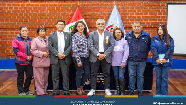 📌La Municipalidad Provincial de Cajamarca, liderada por el alcalde Joaquín Ramírez Gamarra, realizó una conferencia de prensa para anunciar la próxima campaña de esterilización canina que se llevará a cabo el 𝟖 𝐝𝐞 𝐣𝐮𝐥𝐢𝐨 en Cajamarca.
✅Esta iniciativa responde a la ley N° 30407, que busca garantizar el bienestar y protección de los animales vertebrados domésticos o silvestres mantenidos en cautiverio, y a la ley N° 31311, que prioriza la esterilización de perros y gatos como parte de la política nacional de salud pública.