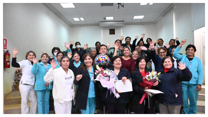 Las Técnicas en Enfermería, Celinda Emperatriz Castiglioni Ghiglino y Paula Rosa Mendoza Prada viuda de Tamayo, quienes laboraron 44 y 36 años, respectivamente, recibieron un emotivo homenaje de despedida. 