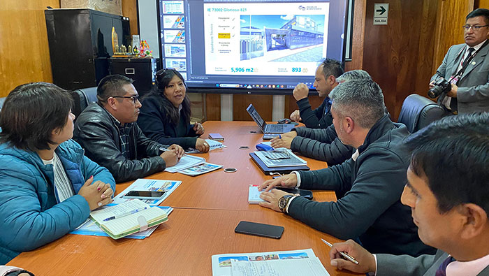 Coordinamos acciones para la ejecución de la Escuela Bicentenario 73002 Glorioso 821 en Macusani