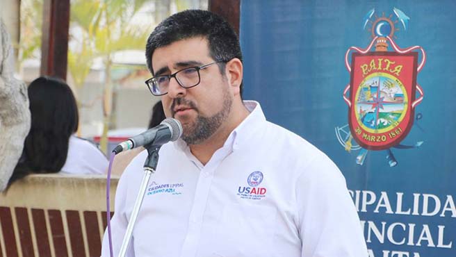 Asociación de recicladores formales ”JEHOVÁ ES MI FORTALEZA” recibe camión baranda para recolección de reciclaje