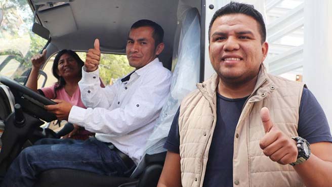 Asociación de recicladores formales ”JEHOVÁ ES MI FORTALEZA” recibe camión baranda para recolección de reciclaje