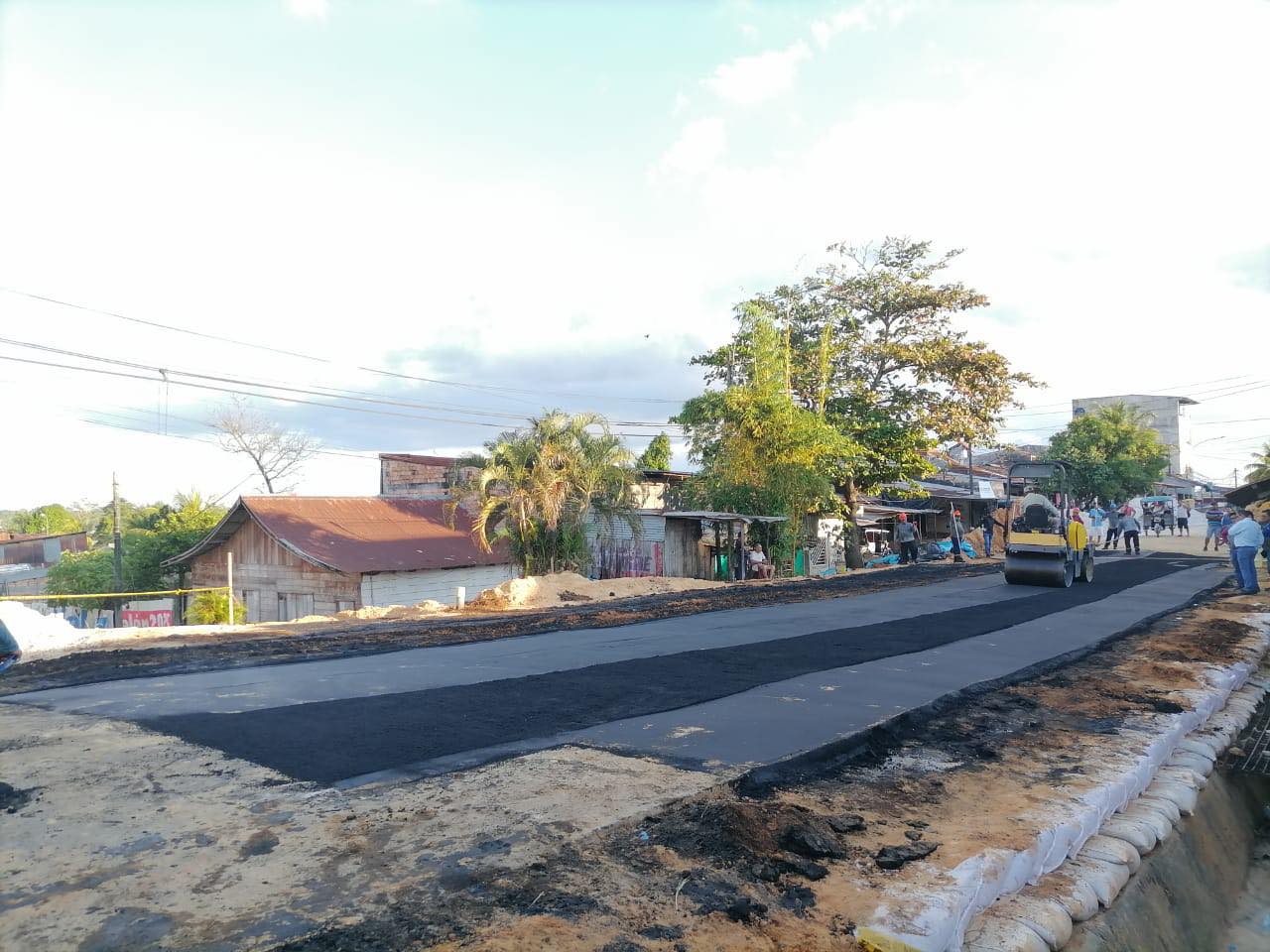 Iniciaron con el asfaltado de la Avenida Participación cuadra 10.