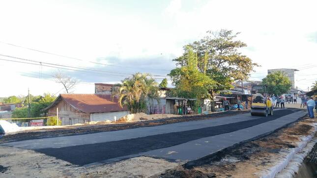 Iniciaron con el asfaltado de la Avenida Participación cuadra 10.