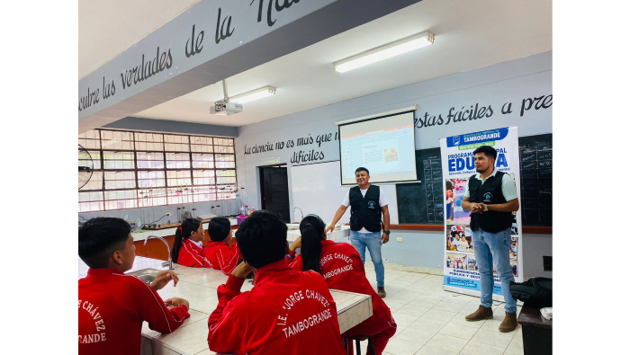 Promotores ambientales de la i.e Jorge Chavez reciben capacitación en elaboración y manejo de compost
