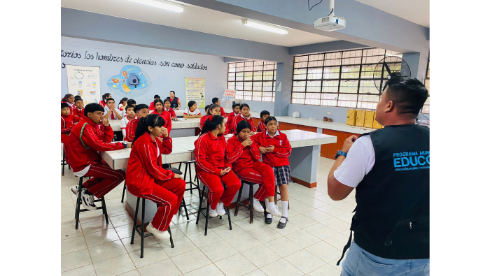 Promotores ambientales de la i.e Jorge Chavez reciben capacitación en elaboración y manejo de compost