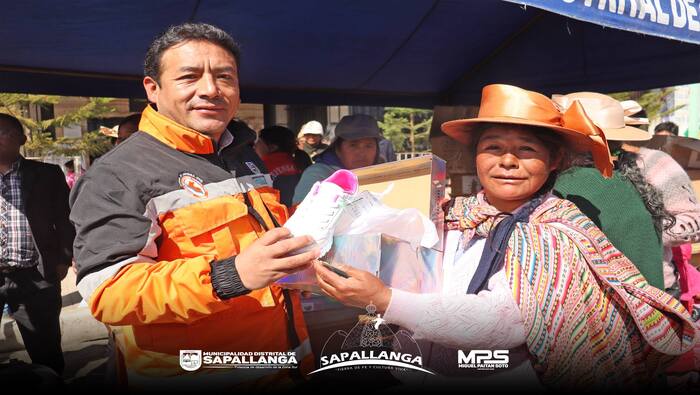 Entrega de Kits ante heladas y friaje para la población de Sapallanga¡¡