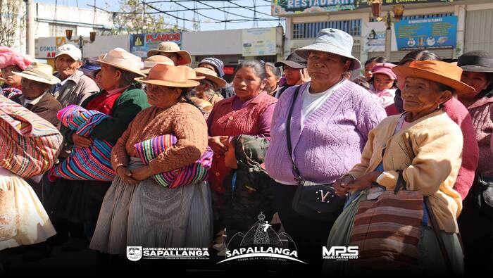 Entrega de Kits ante heladas y friaje para la población de Sapallanga¡¡