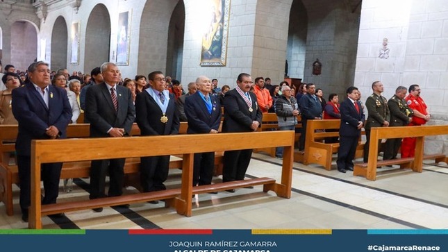 📌La Municipalidad Provincial de Cajamarca, participó de la Misa de Acción de Gracias, desfile y sesión solemne por el día de la dignidad cajamarquina. 
🗣️El regidor Segundo Castañeda enfatizó que esta fecha es especial porque ayuda a valorar las costumbres, historia, identidad, costumbres, que son importantes para lograr la verdadera identidad cajamarquina, de la cual deberemos sentir orgullosos. 
