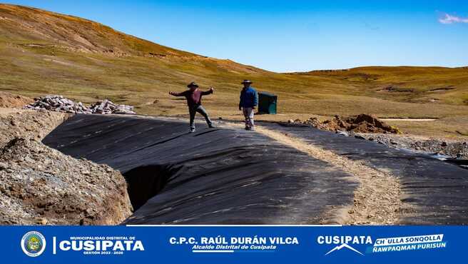 Alcalde de cusipata inspecciona ejecucion del proyecto de siembra y cosecha de agua en la comunidad de Chillihuani