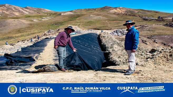 Alcalde de cusipata inspecciona ejecucion del proyecto de siembra y cosecha de agua en la comunidad de Chillihuani