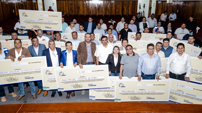 Gobernador Luis Neyra entrega vales de combustible por más de 180 mil galones a 28 municipalidades

