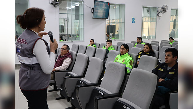 Magistrada Iveth Vera Guzmán capacitó a efectivos policiales de 17 comisarias del Callao para el correcto llenado de las fichas de valoración en caso de violencia contra la mujer