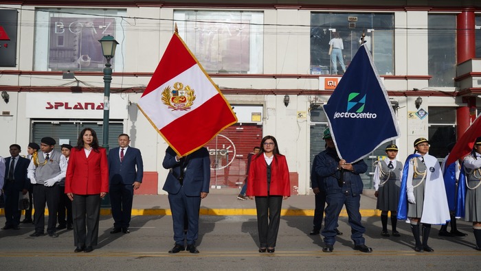 Electrocentro participa en izamiento y desfile dominical por 40 aniversario de vida institucional