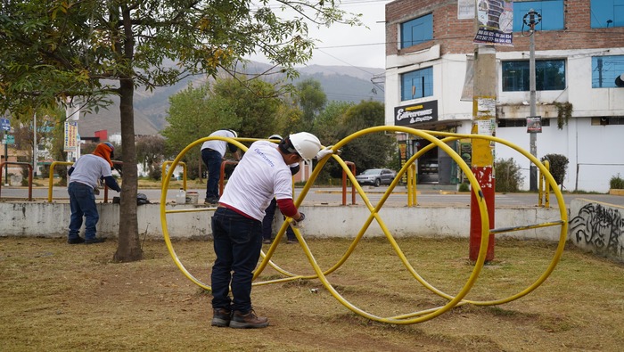 Colaboradores de Electrocentro mejoran condiciones del parque Grau con el pintado y la instalación de luces LED
