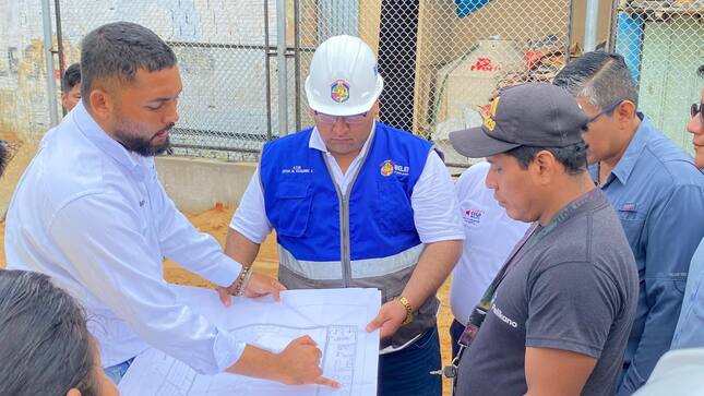 Supervisión el avance de la construcción de la nueva losa deportiva en el Asentamiento Humano Paraíso