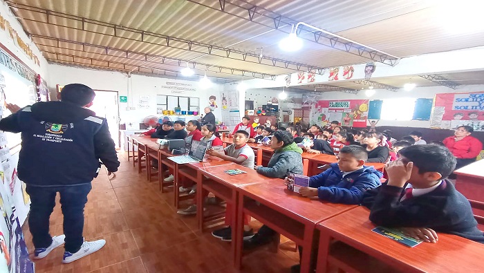 charla a estudiantes de la I.E Nยฐ 20901 "Josรฉ Faustino Sรกnchez Carriรณn"