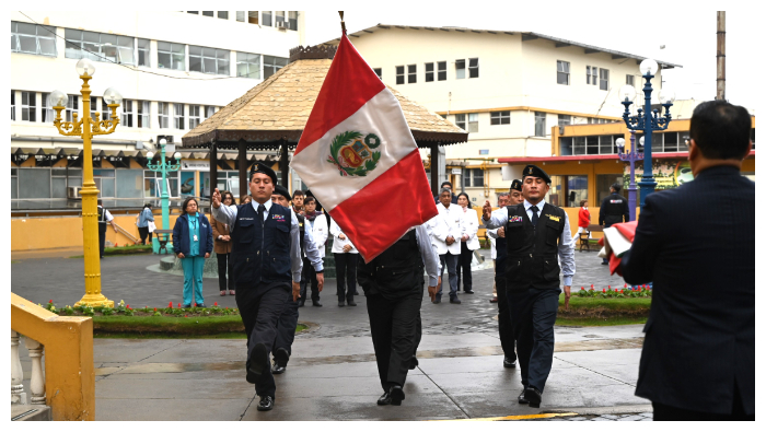 En la ceremonia de “Compromiso INSN”, el director general del Instituto Nacional de Salud del Niño (INSN), Dr. Carlos Urbano Durand, reconoció al personal de Docencia e Investigación y a las profesoras de la Cuna Jardín anticipado por el Día del Maestro.