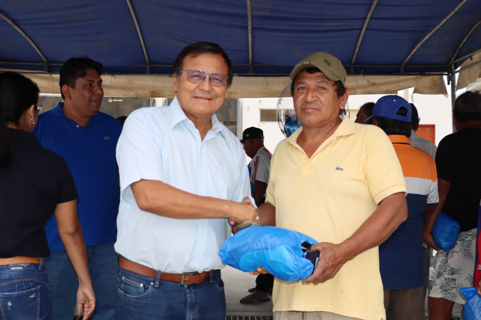 Alcalde y Regidores entregan presentes a nuestros hermanos Pescadores en su día