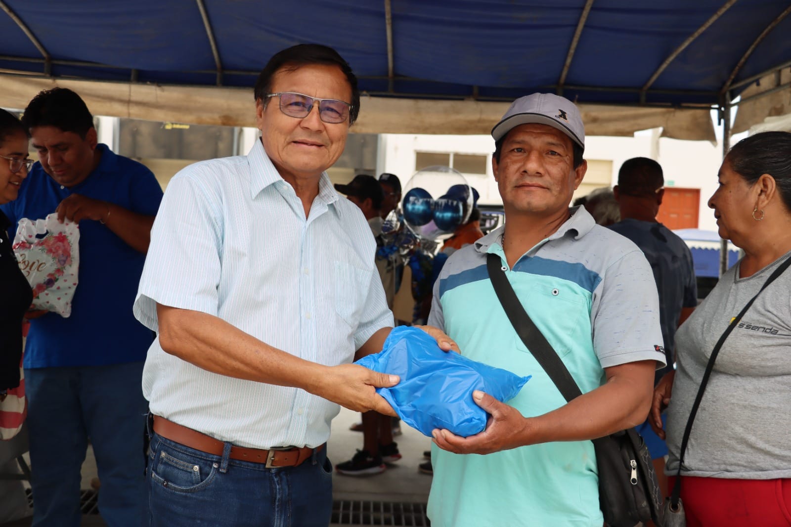 Alcalde y Regidores entregan presentes a nuestros hermanos Pescadores en su día