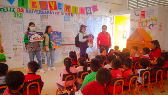 En el marco de la campaña “En la región Piura, todos juntos contra el dengue”, la Dirección Regional de Salud Piura (Diresa) desarrolló sesiones informativas en 24 instituciones educativas de los sectores más afectados por casos de dengue del distrito de La Unión, logrando concientizar a 665 escolares para evitar contraer la enfermedad. 