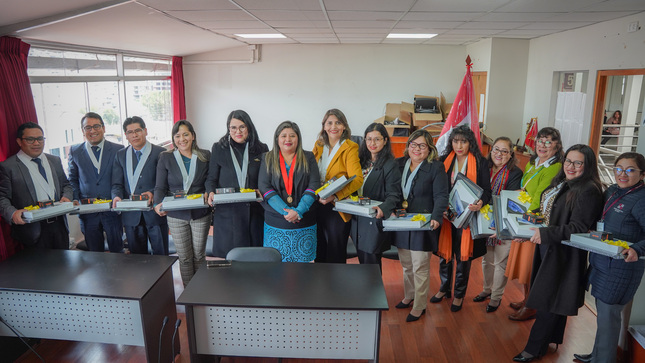 Presidenta de la Corte de Cusco entregó equipos tecnológicos para optimizar la labor en la lucha contra la violencia