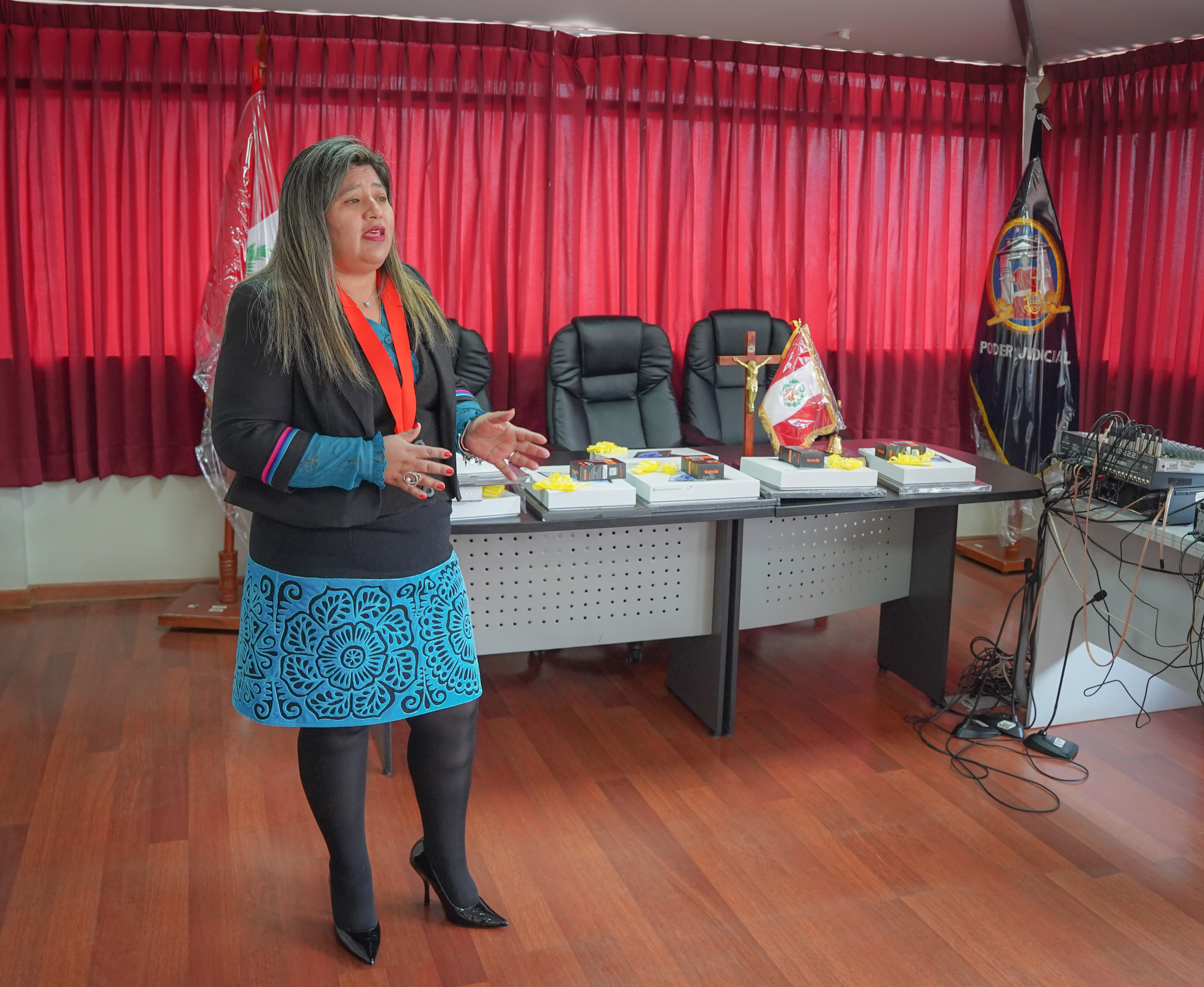 Presidenta de la Corte de Cusco entregó equipos tecnológicos para optimizar la labor en la lucha contra la violencia