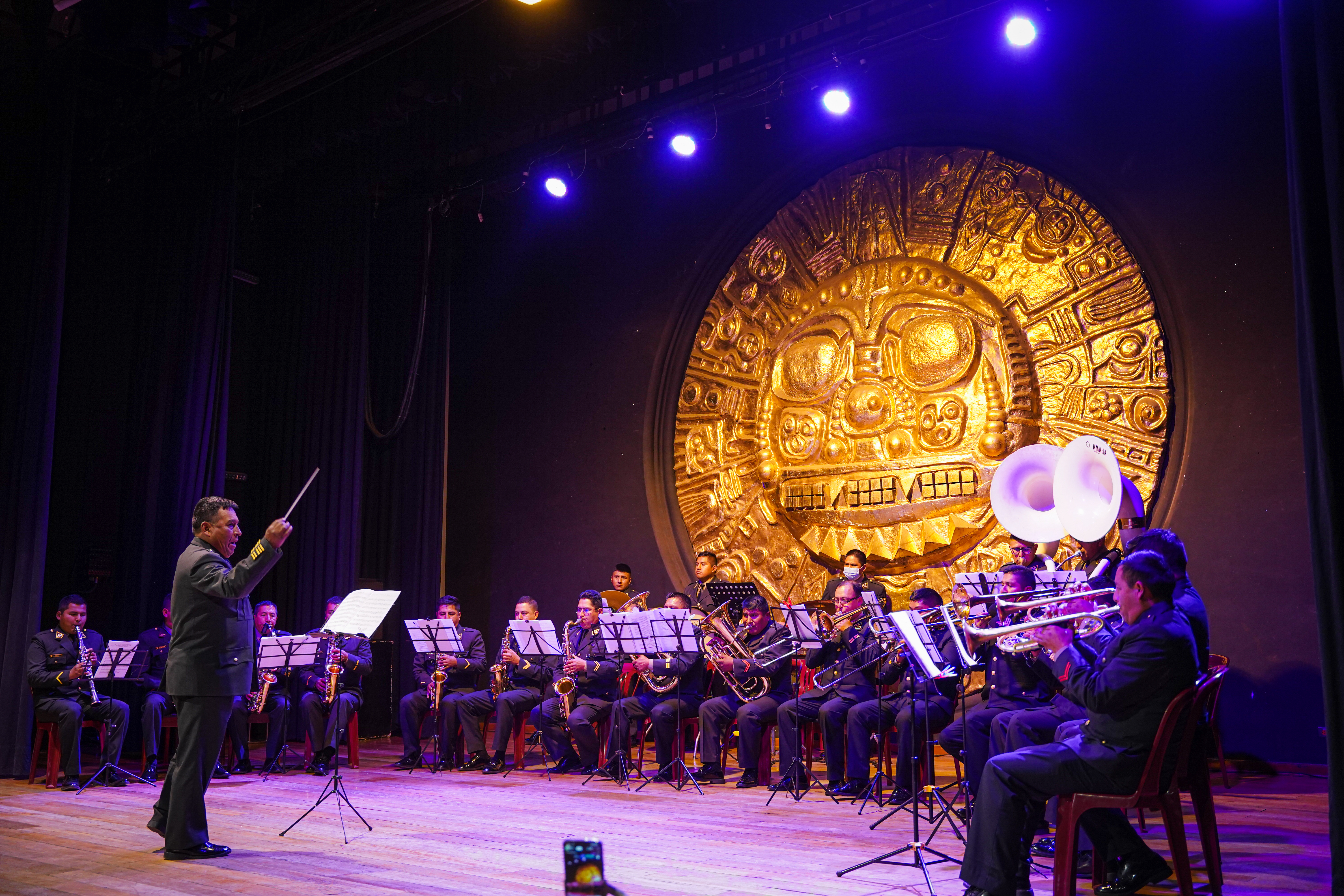 Presidenta de la Corte de Cusco participó en concierto de gala de la PNP Cusco en homenaje a la ciudad imperial