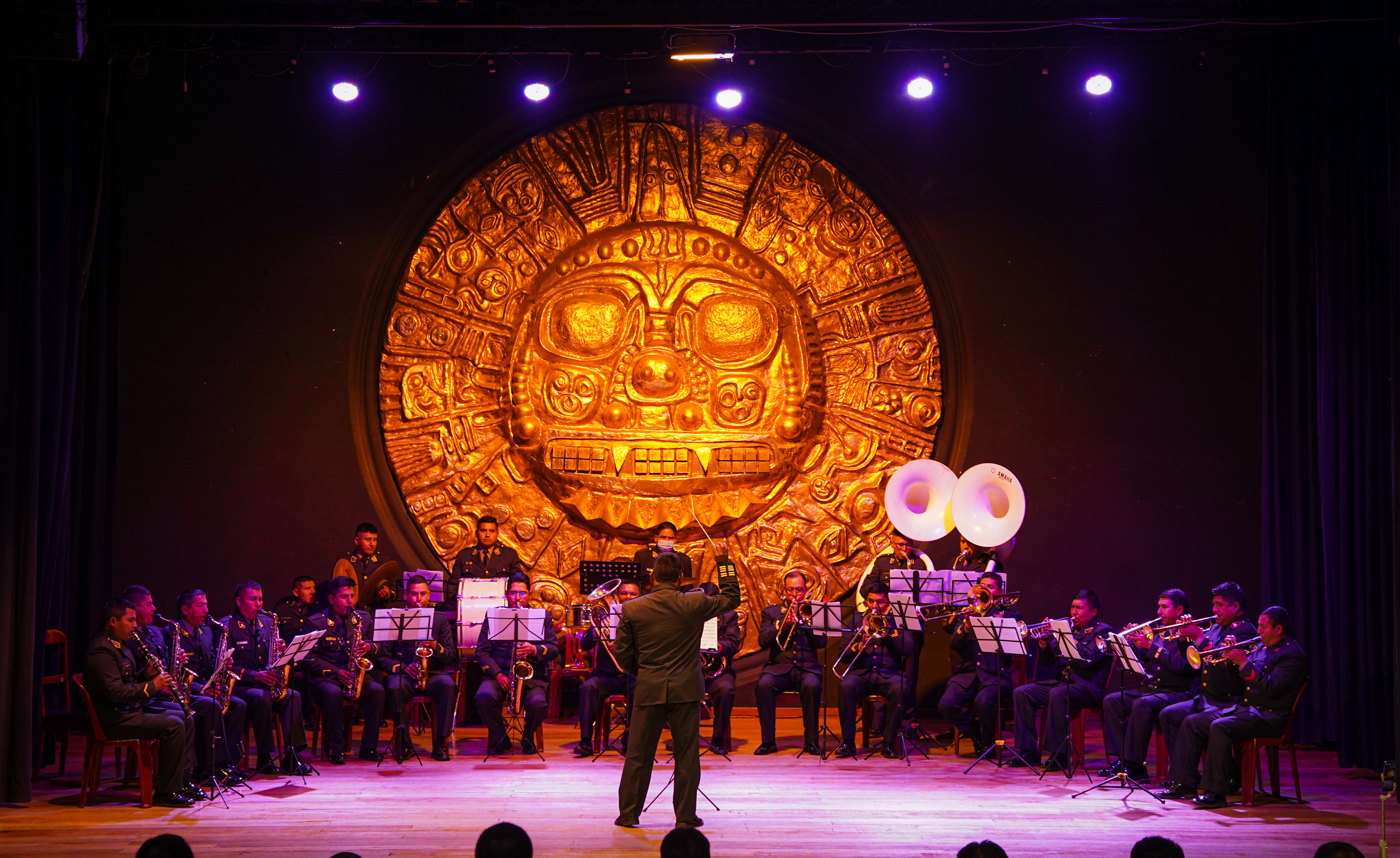 Presidenta de la Corte de Cusco participó en concierto de gala de la PNP Cusco en homenaje a la ciudad imperial