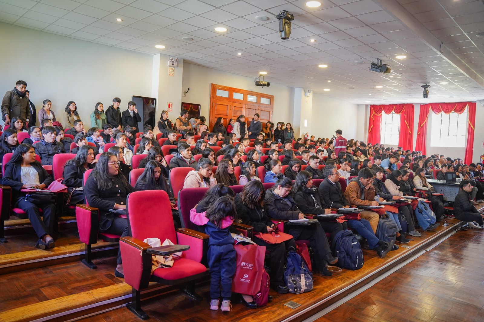 Presidenta de la Corte de Cusco ianuguró el Seminario "Actualidad Labora, Protegiendo tus Derechos Laborales"