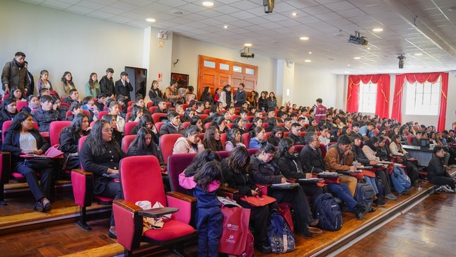 Presidenta de la Corte de Cusco ianuguró el Seminario "Actualidad Labora, Protegiendo tus Derechos Laborales"