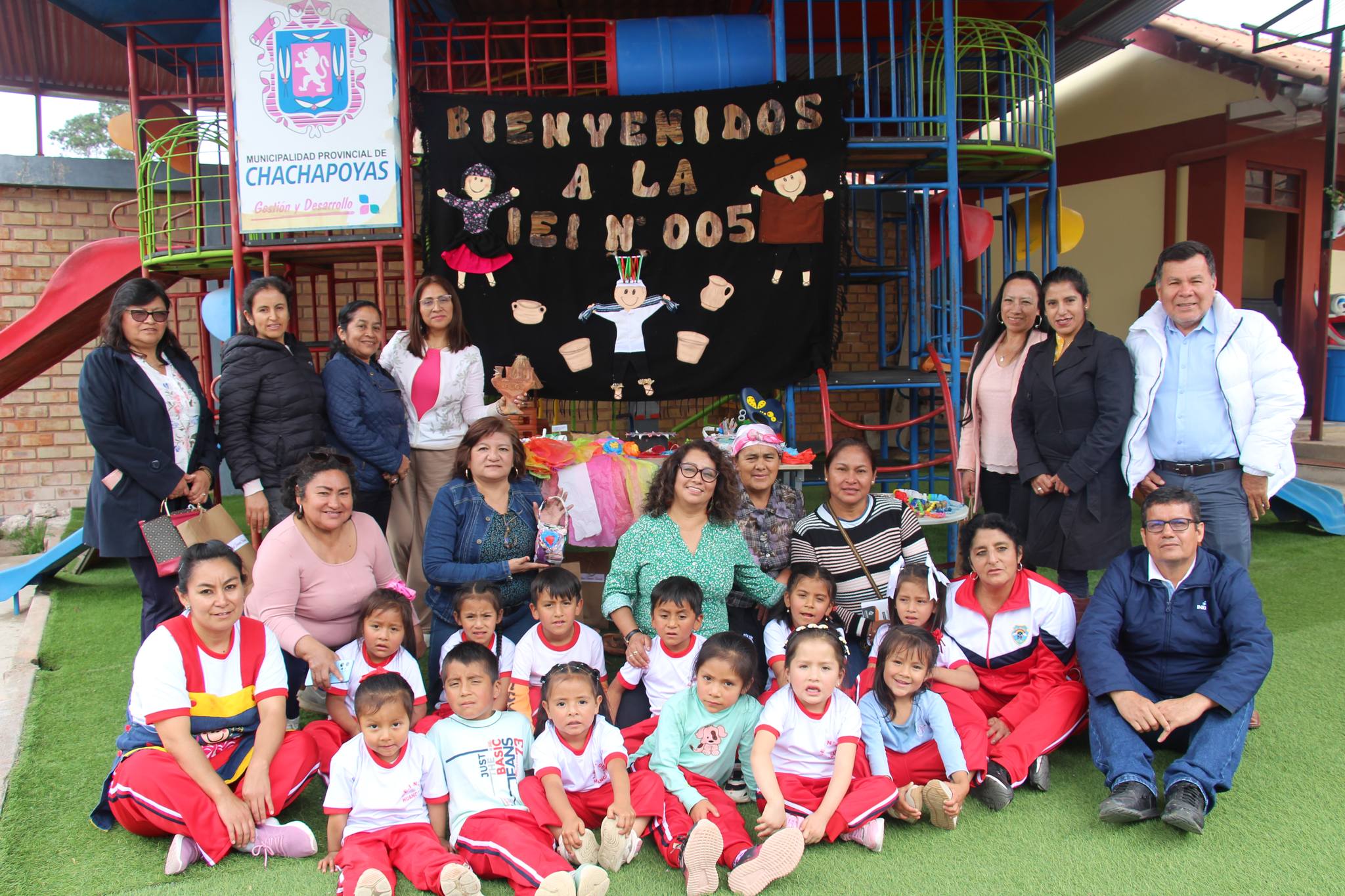 Especialista de Educación de la Amazonía Descubren la Estrategia "Comunidad Educa" en la I.E. N° 005 de Huancas