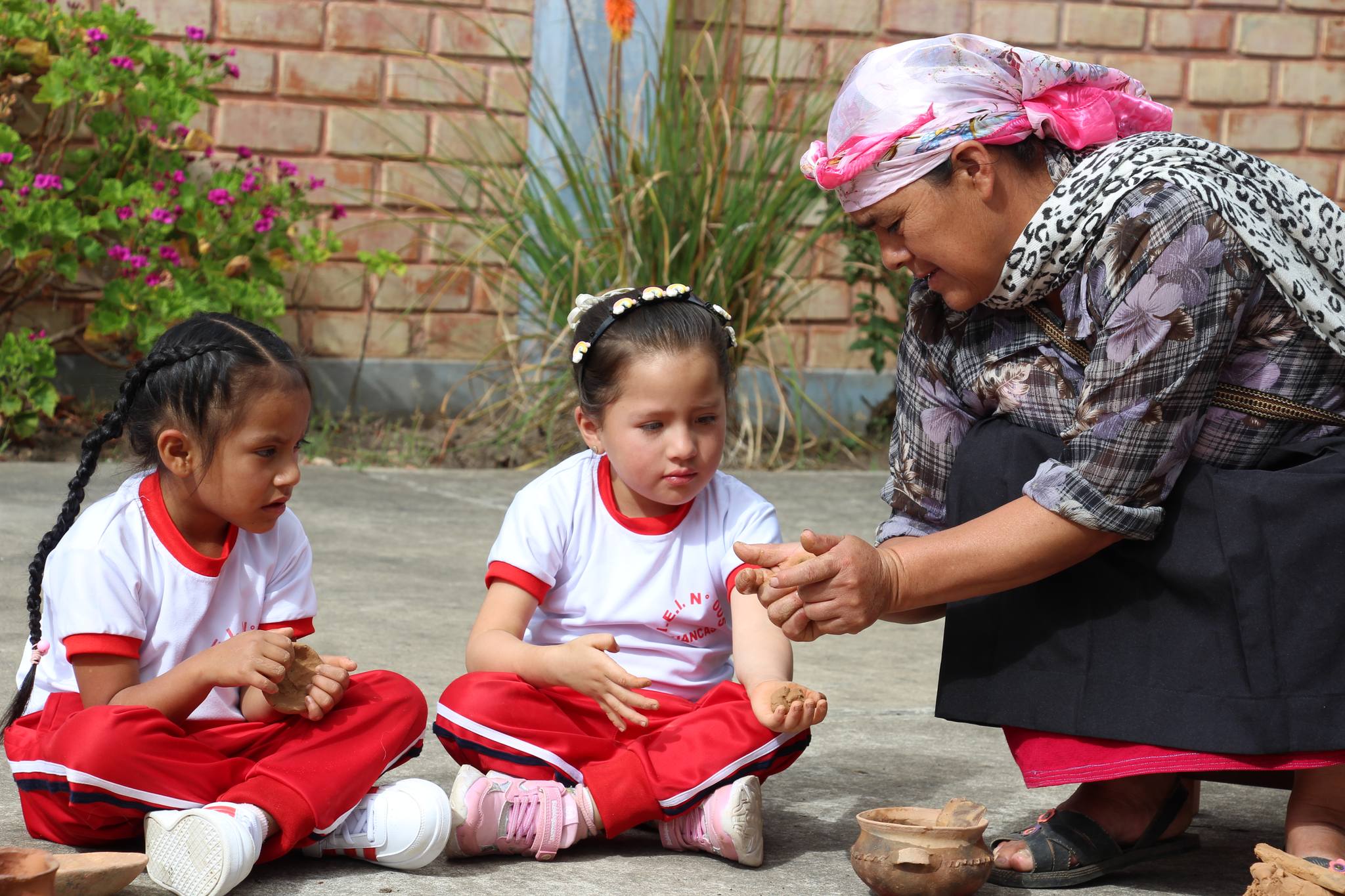 Especialista de Educación de la Amazonía Descubren la Estrategia "Comunidad Educa" en la I.E. N° 005 de Huancas