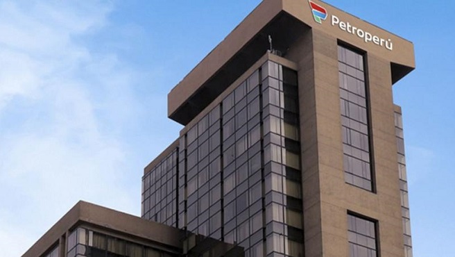 La Contraloría General de la Repúblicainformó que, según los resultados de tres informes de control posterior realizados a la empresa Petróleos del Perú S.A. (Petroperú), se registró un perjuicio económico valorizado en un total de S/ 3 615 091 como resultado de una serie de deficiencias en la gestión de diversos servicios adquiridos por la petrolera estatal y por lo cual se determinó presunta responsabilidad civil y/o administrativa en ocho funcionarios de dicha entidad.