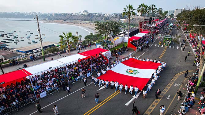 El gran Corso Olaya 2024 en el malecón Grau