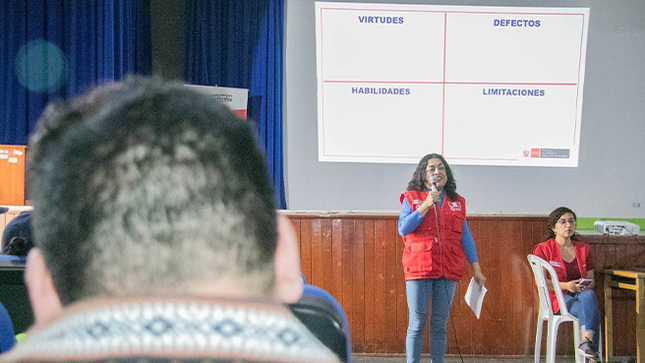 Taller de fortalecimiento de la autoestima dirigido a los servidores públicos de la comuna provincial.