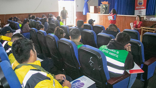 Taller de fortalecimiento de la autoestima dirigido a los servidores públicos de la comuna provincial.