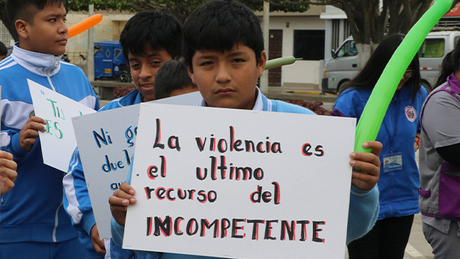 Pasacalle de sensibilización contra la violencia de genero a la mujer e integrantes del grupo familiar en la provincia de Huarmey.