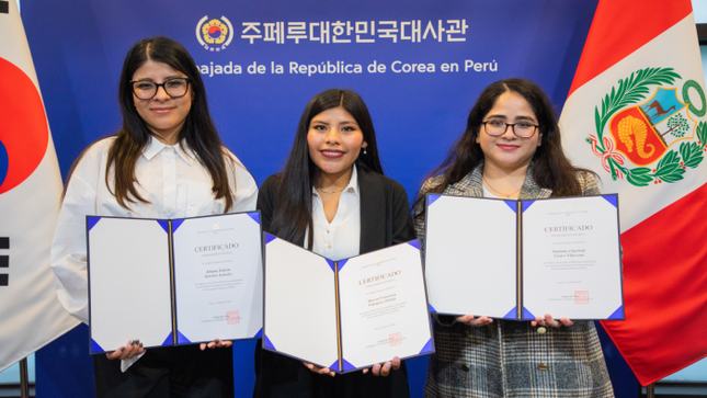 Ganadoras de las becas GKS y KOICA recibieron un reconocimiento de la Embajada de Corea