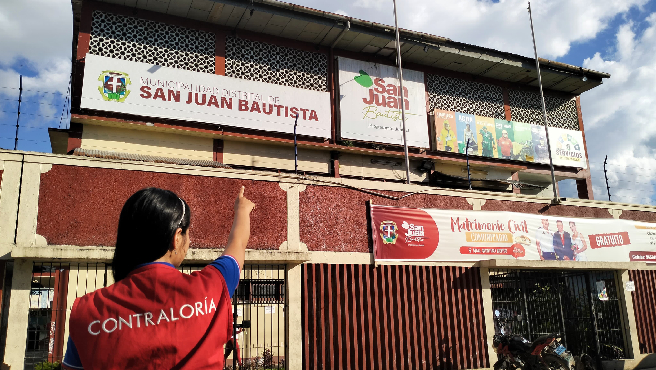 La Contraloría General de la República detectó que funcionarios de la anterior gestión de la Municipalidad Distrital de San Juan Bautista (2019-2022) realizaron la contratación irregular de personal para cumplir actividades permanentes, pese a que no cumplían con el perfil profesional lo que está prohibido por la normativa vigente. Este hecho generó un perjuicio económico de 386 mil soles en la entidad.