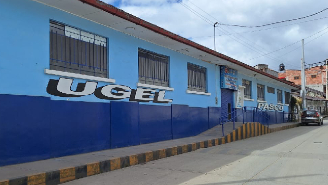 La Contraloría General determinó que quince personas que presentaron títulos que carecen de veracidad venían trabajando como docentes al haber sido contratados por la Unidad de Gestión Educativa Local (UGEL) de Pasco durante los años 2022 y 2023. Esta situación ocasionó una grave afectación a la calidad del servicio educativo público que se brinda en la provincia de Pasco. Nueve servidores públicos tendrían responsabilidad penal y administrativa.